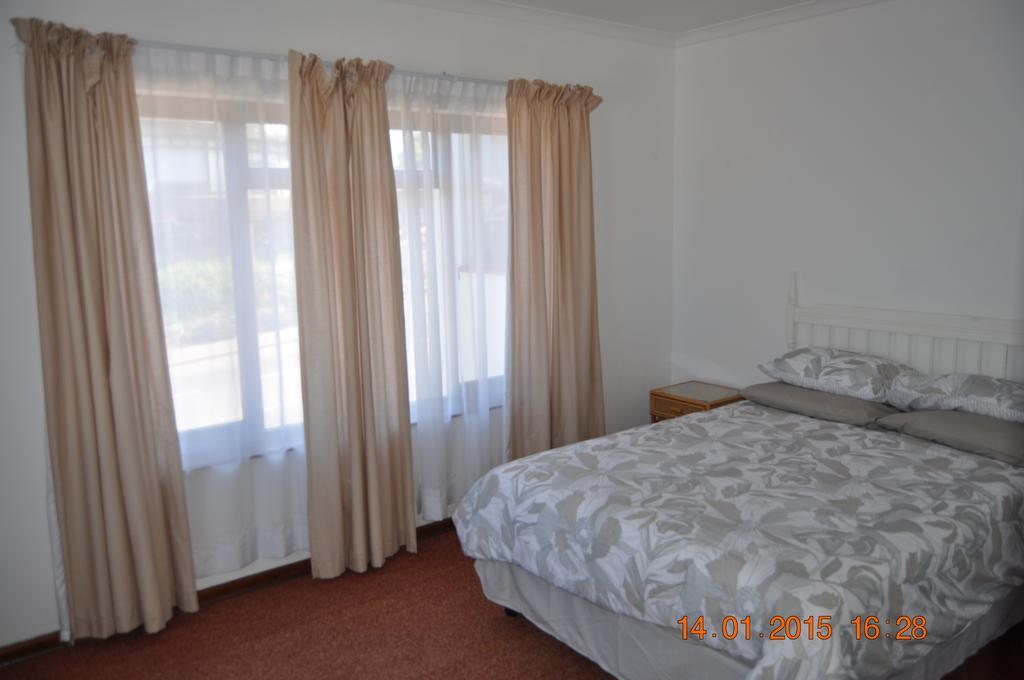 Backpacker Apartments Plettenberg Bay Δωμάτιο φωτογραφία